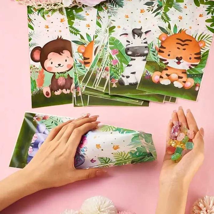 Плътни найлонови торбички с ушички за лакомства и подаръци