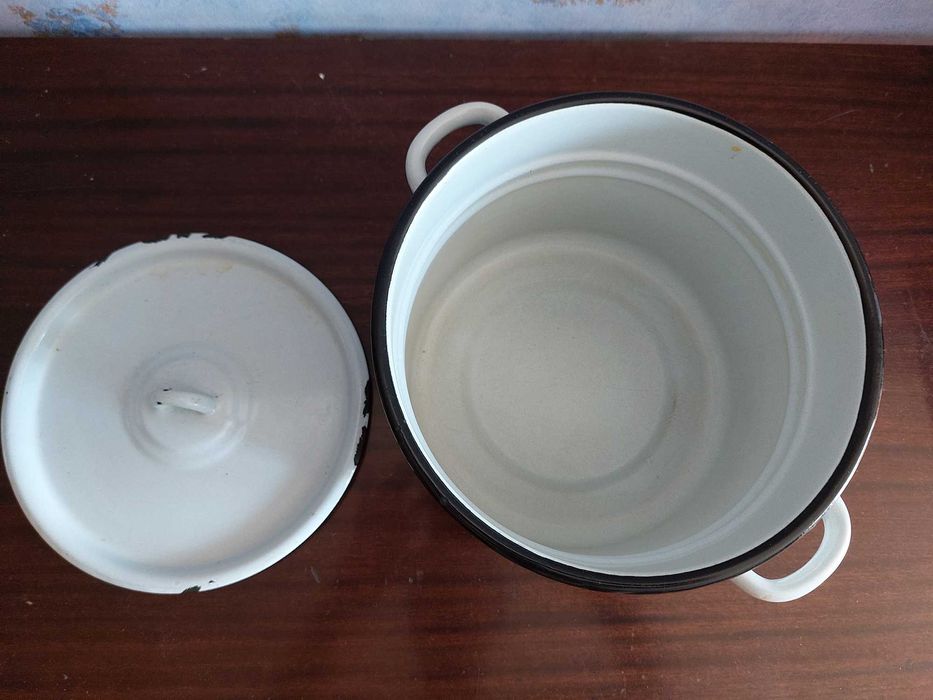 Кастрюли 15литр, 7литр, таз эмалирован.