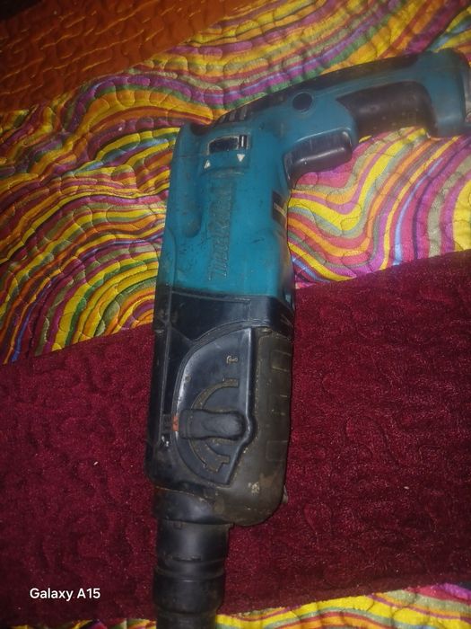 Vând - Rotopercutor Makita hr2470 -   flex Putere: 2000 W