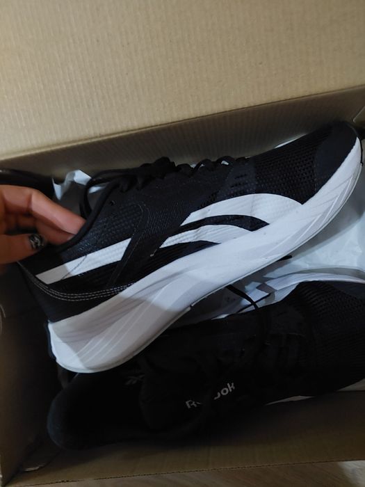Обувки Reebok чисто нови