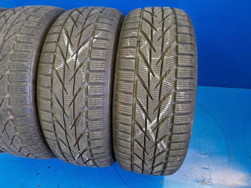 4 Toyo R18 215/50
зимни гуми DOT2719