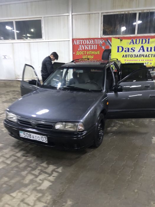 Машина нисан примера р10