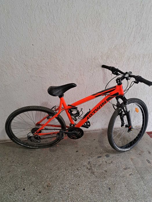 Bicicleta BTwin pentru  adolescenți si adulti