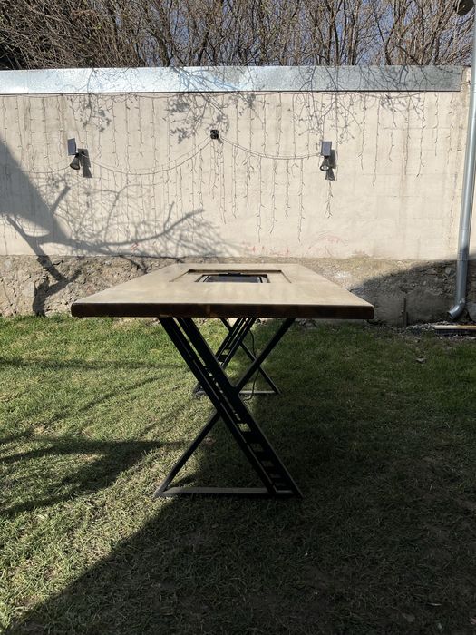 Авторский стол с встроенным грилем