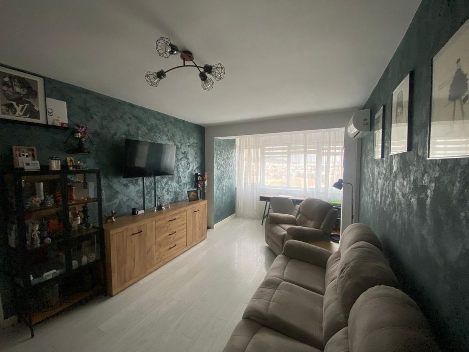 Apartament luminos si spatios cu 2 camere cu panorama superba recent renovat interior-exterior in Targu Mures str. Libertatii