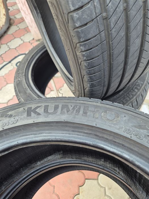 Продам резину 215,45,R17