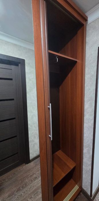 Продается шкаф в прихожую.