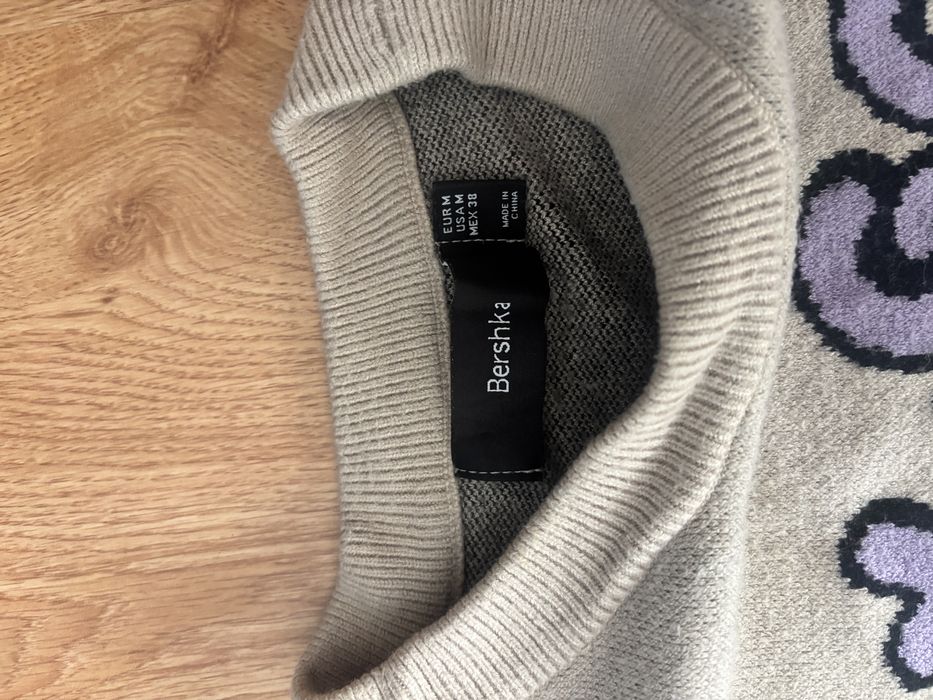Пуловер от bershka