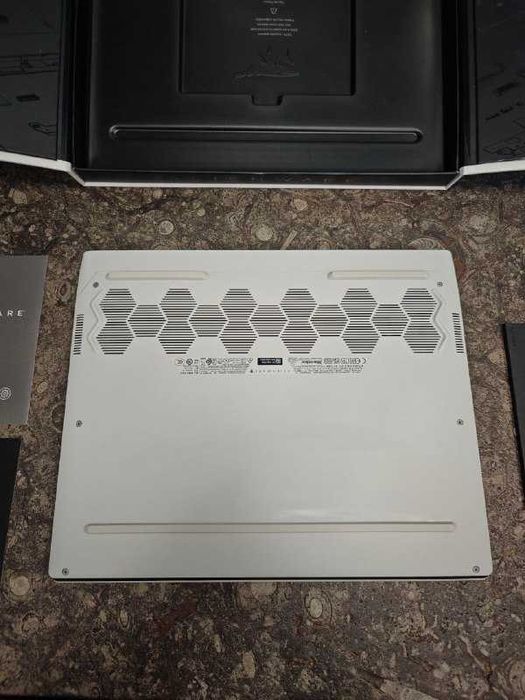 Запазен лаптоп Dell Alienware x14 FULL HD Екран - 14 инча
