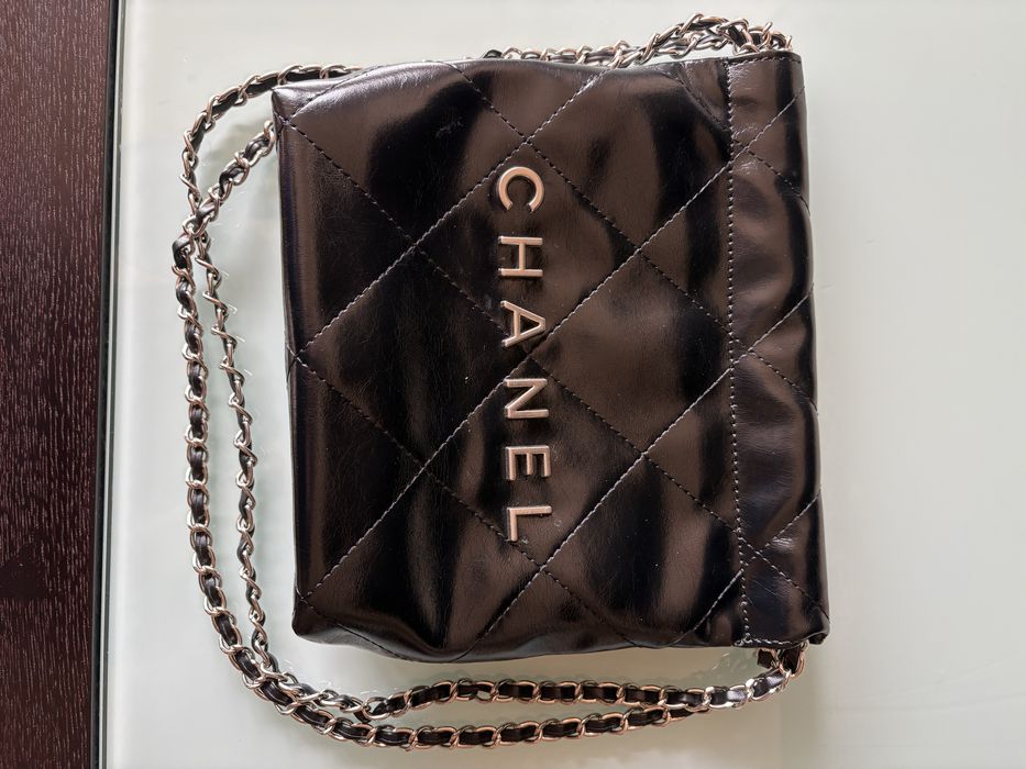 Продавам чанта на CHANEL