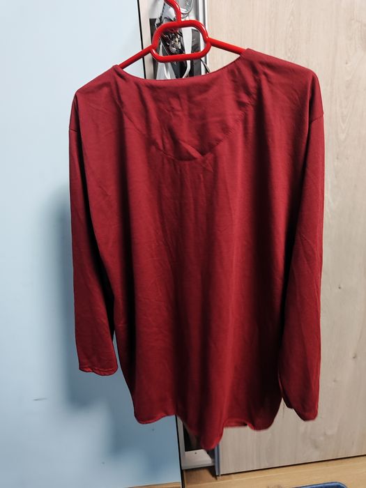 Червена блуза с копчета