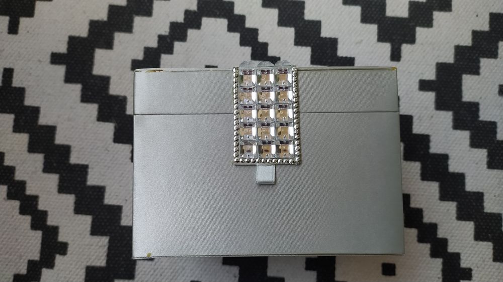 Сребърна кутия за бижута