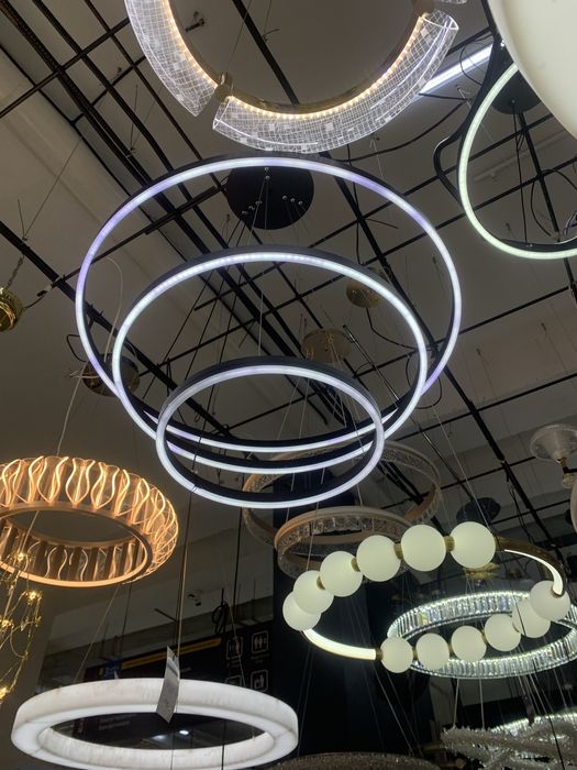 Продам люстру новая