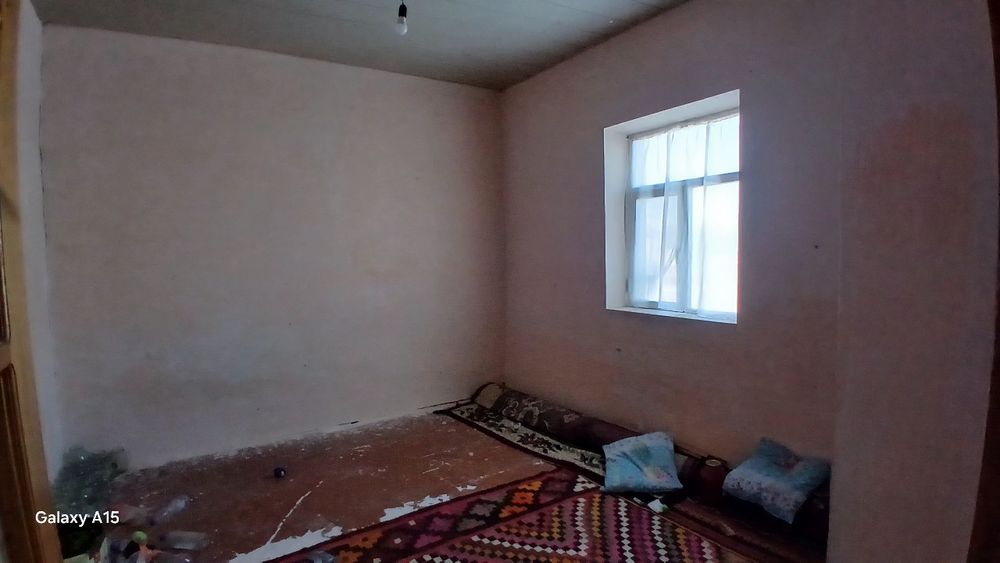 Uy, hovli-joy. Tinch osuda mahallada