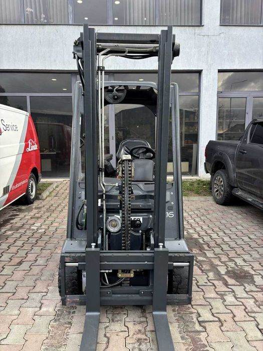 Electrostivuitor Linde E16H-01 – 3 roți Anul fabricației: 12/2013