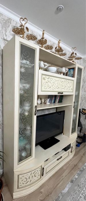 Продаю шкаф для гостиной