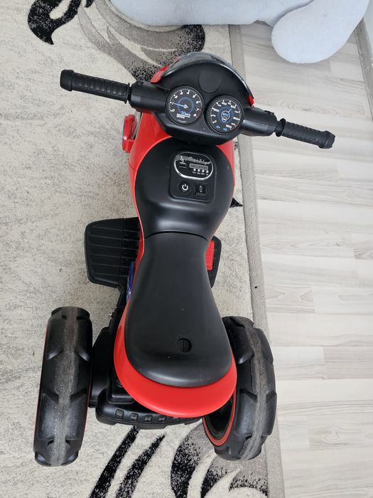 Mașină și scuter