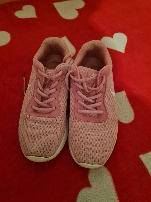 Vand schimb adidasi nike nr 37