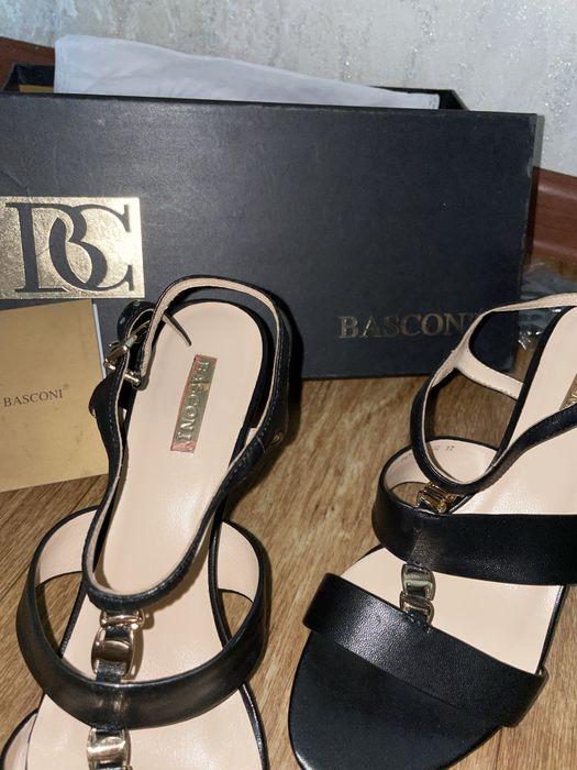 Босоножки бренда Basconi