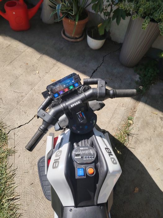Vând moto electrica copii