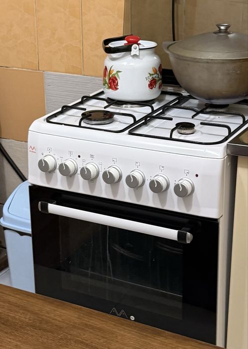 Продается газовая плита холодильник