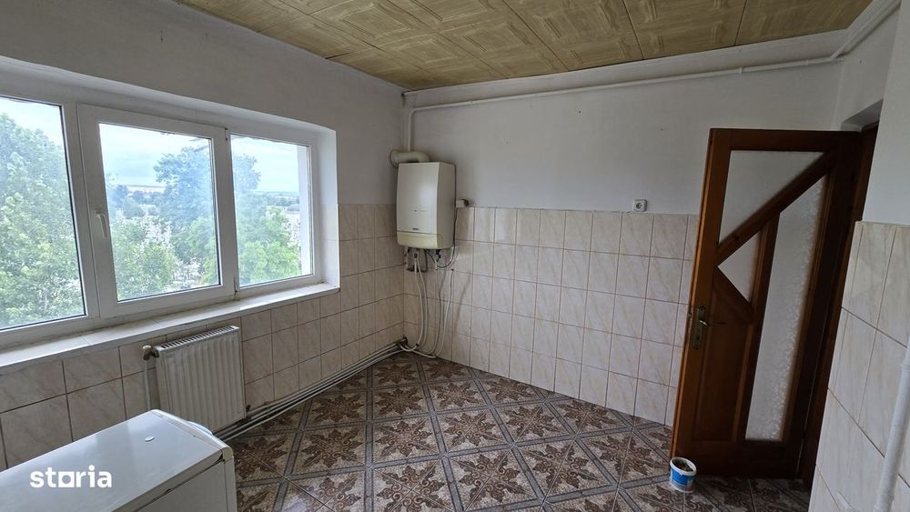Vand bloc caramida cu 14 apartamente