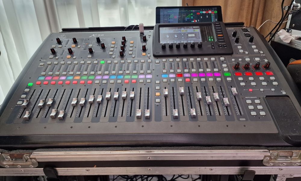 Behringer X32 – Mixer digital profesional, stare excelentă