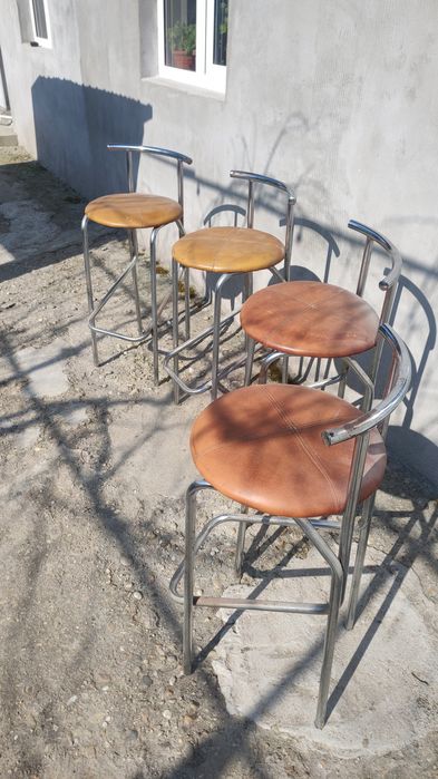 Vând scaune de bar utilizate  dar în stare bună