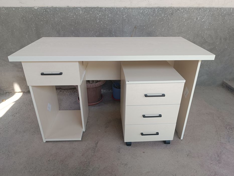 Письменные столы из ЛДСП и ЛМДФ и в стиле,,''ЛОФТ