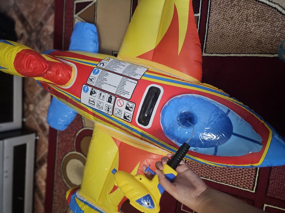 Продам надувную игрушку для плавания