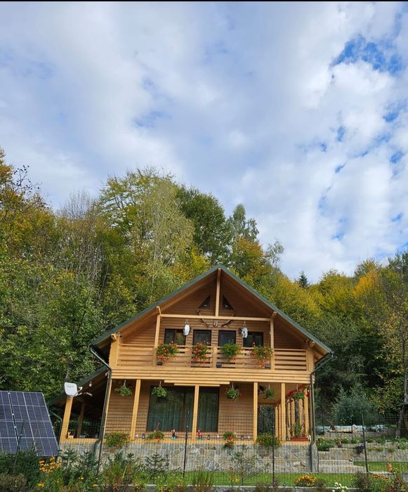 Vând cabană la munte în Gura Siriului