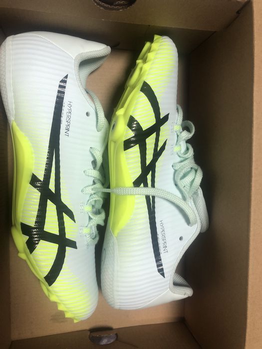 Обувки за тичане Asics.