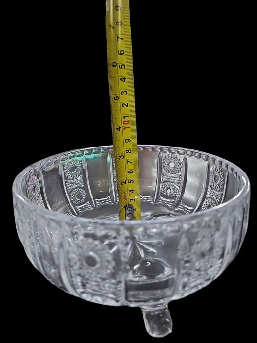 Стилна стъклена купичка с капаче за ядки, бонбони и др.