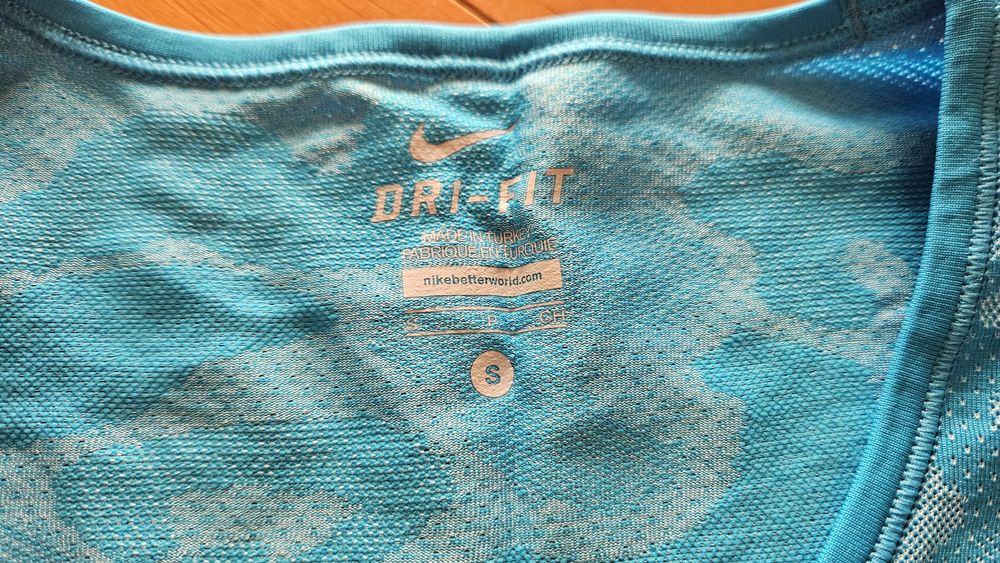 Нова Nike Dry Fit дамска тениска размер S