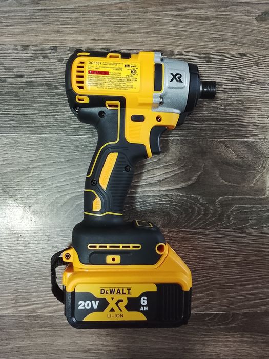 Autofiletanta impact DeWalt cu  baterie de 6A
