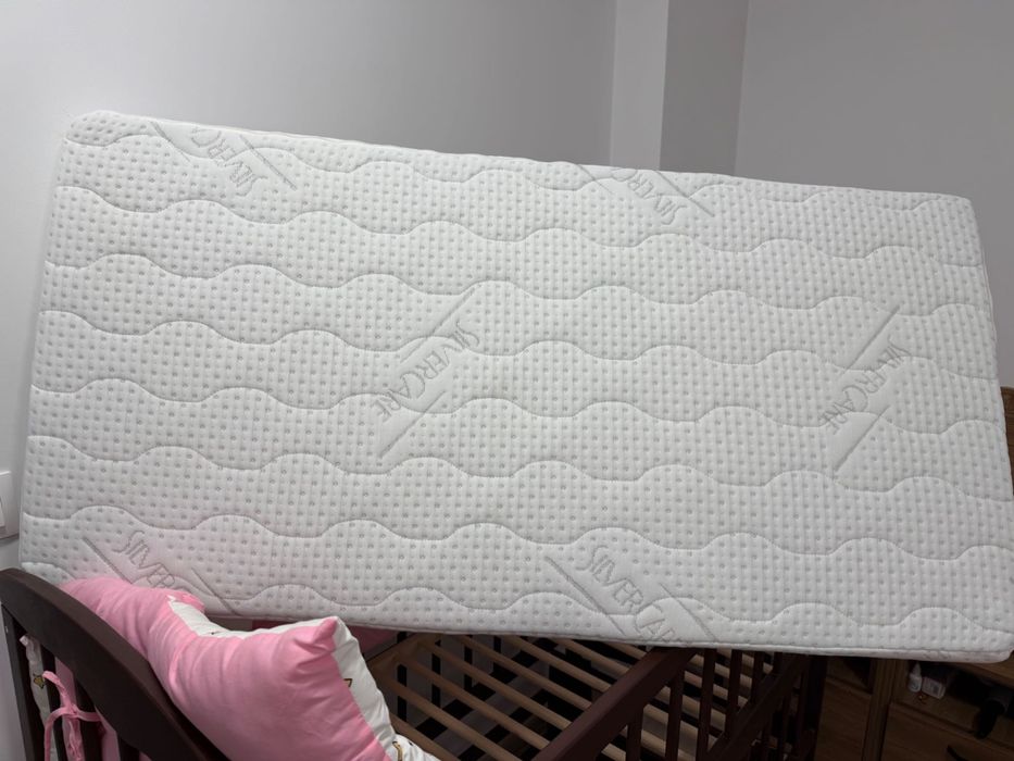 Детско легло от естествено дърво, подарък нов матрак