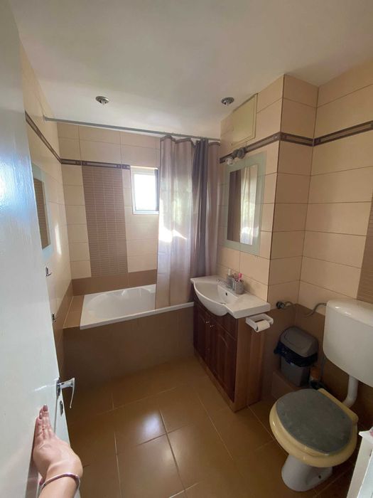 Închiriez apartament 3 camere