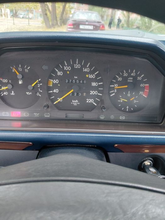 Mercedes Benz 200E
