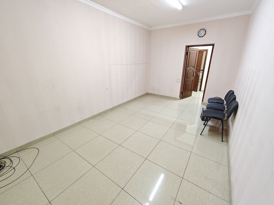 Аренда на Максима Горького. Остановка Художников