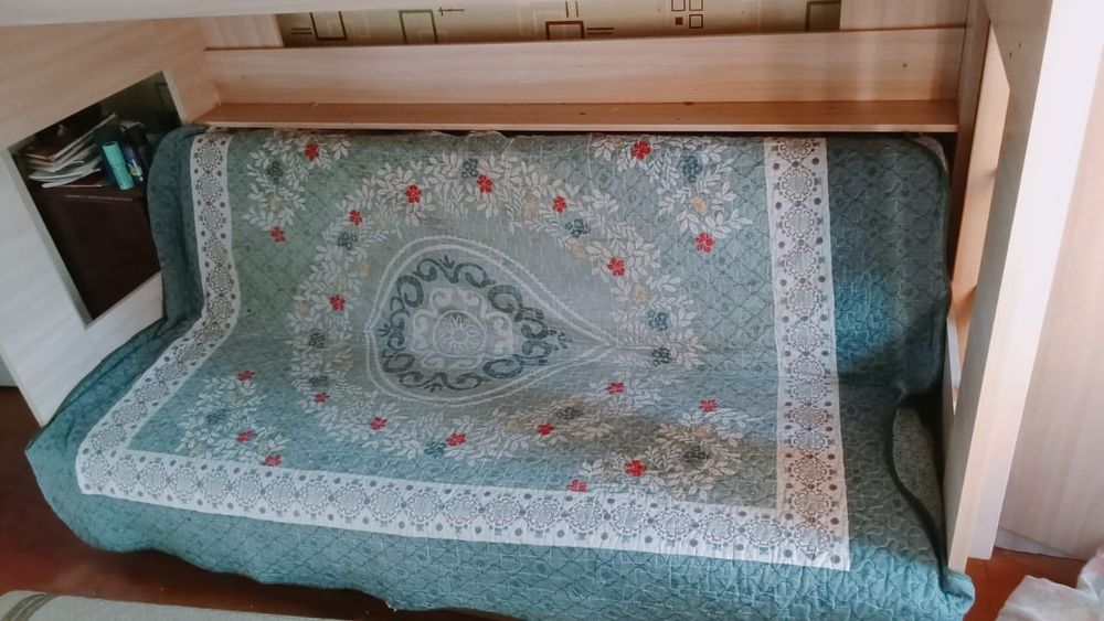 Двух-этажный диван