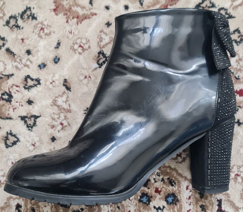 Женские лакированные полусапожки