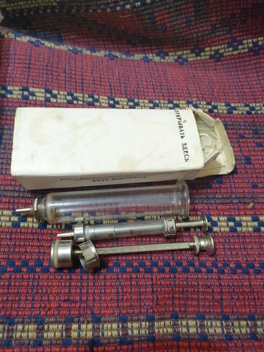 Иглы, шприцы, бикс новые СССР