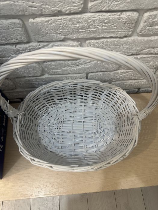 продам белую корзинку