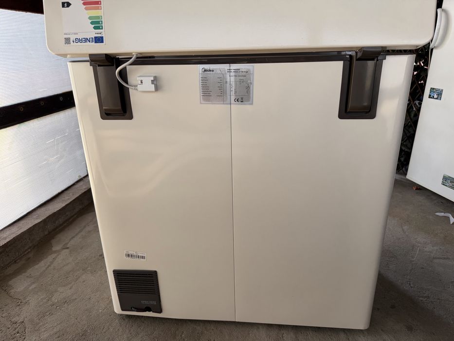 Ofertă Vand lada frigorifica Midea de 198 L noua