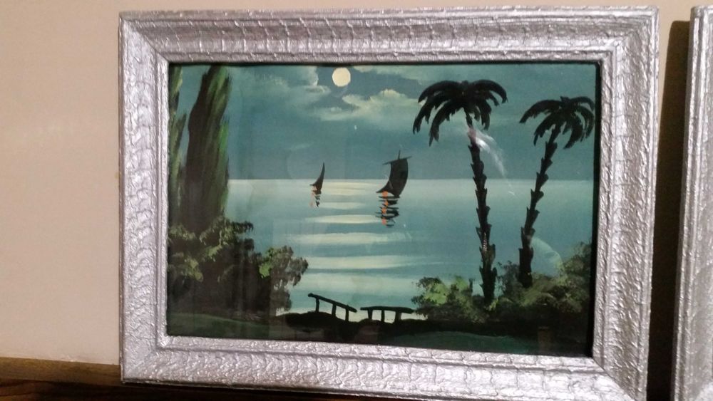 Море с палми и 2 платноходки. Рисувана картина с рамка.