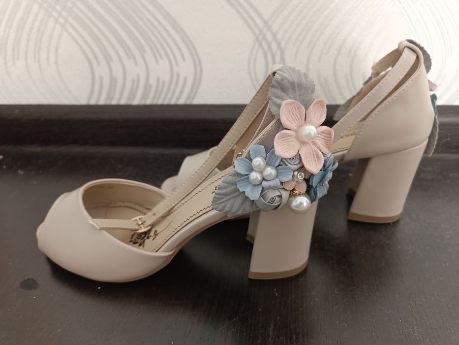 Chiroyli tuflilar kelinchelar uchun