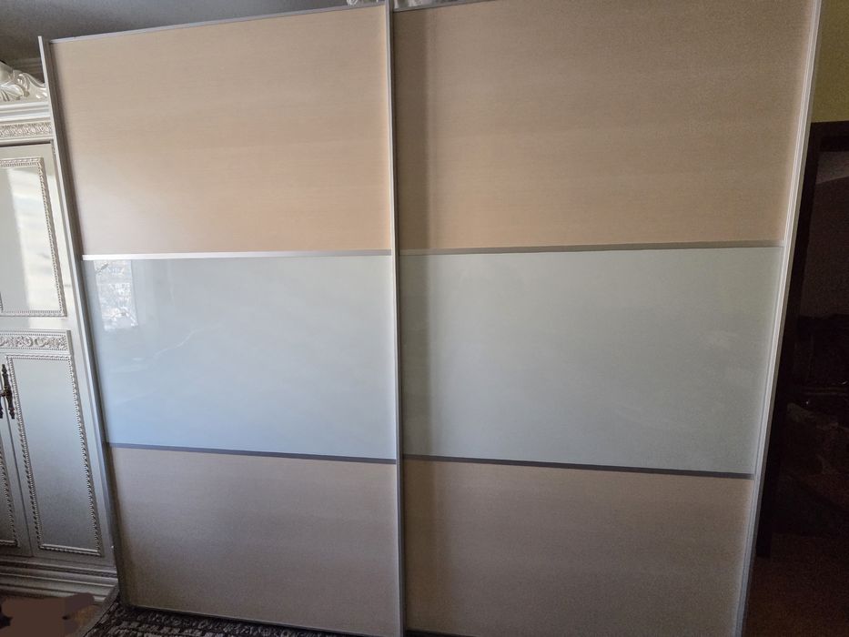 Шкаф большой, вместительный