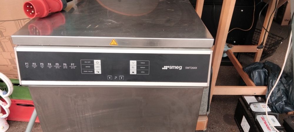 Професионална съдомиялна Smeg CTV 240 X ( 380 volta )
