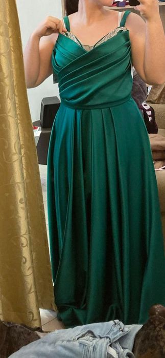 Зелена Рокля , носена един път ! Без никаква забележка .