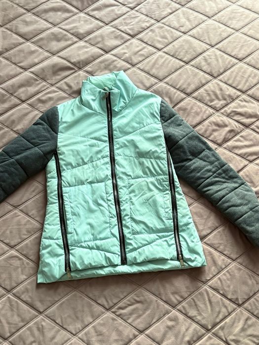 Продам куртки женские